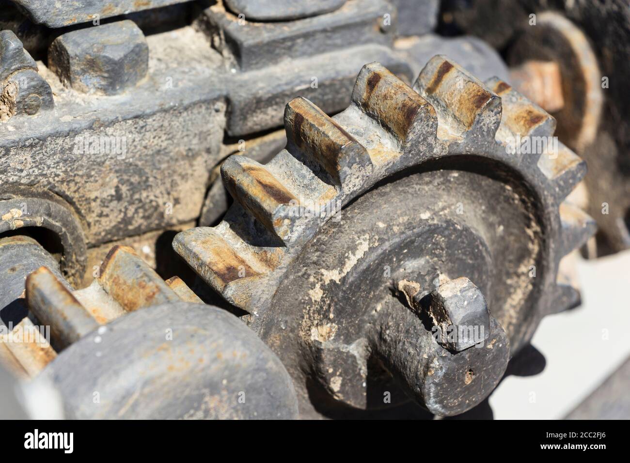 Detail von alten rostigen Zahnrädern, Getrieberädern. Stockfoto