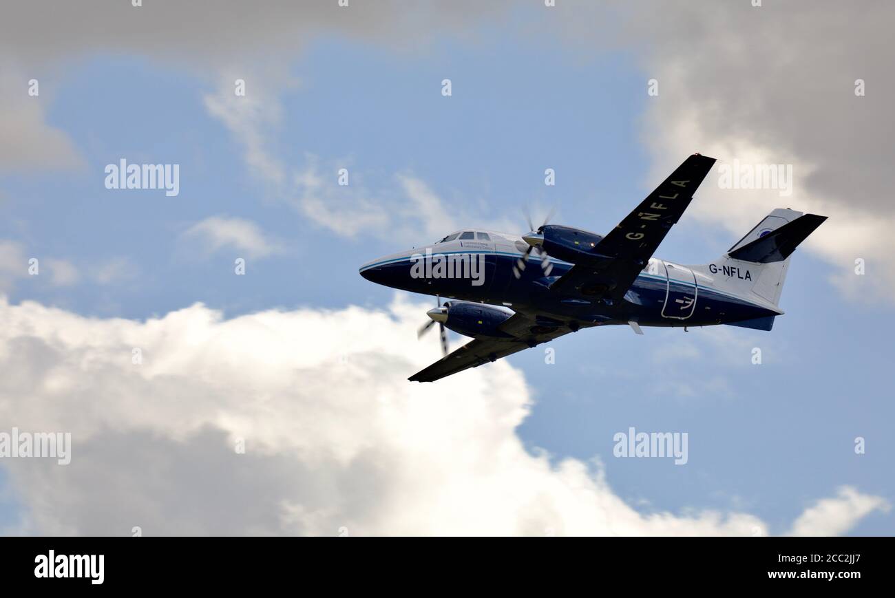 Cranfield University British Aerospace Jetstream 31 ‘G-NFLA’ in der Luft bei Shuttleworth Drive-in Airshow am 2. August 2020 Stockfoto