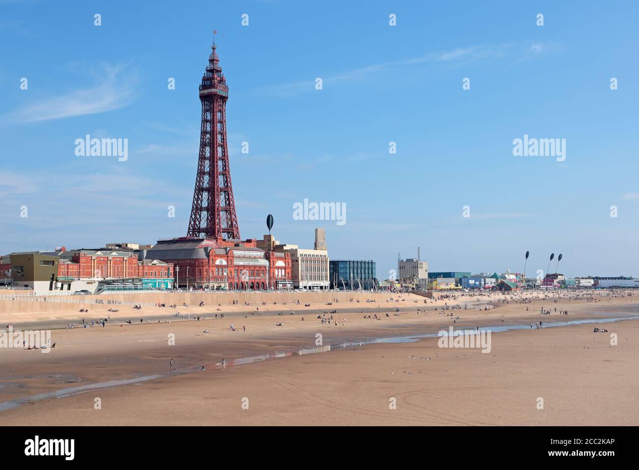 Blackpool Turm und Meer vor dem Nordpier Stockfoto