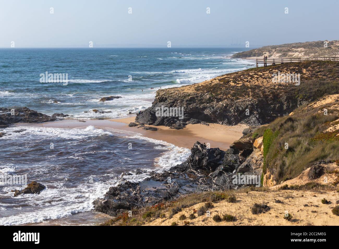 Malhao Beach während der Sommertage, an der Costa Vicentina Stockfoto