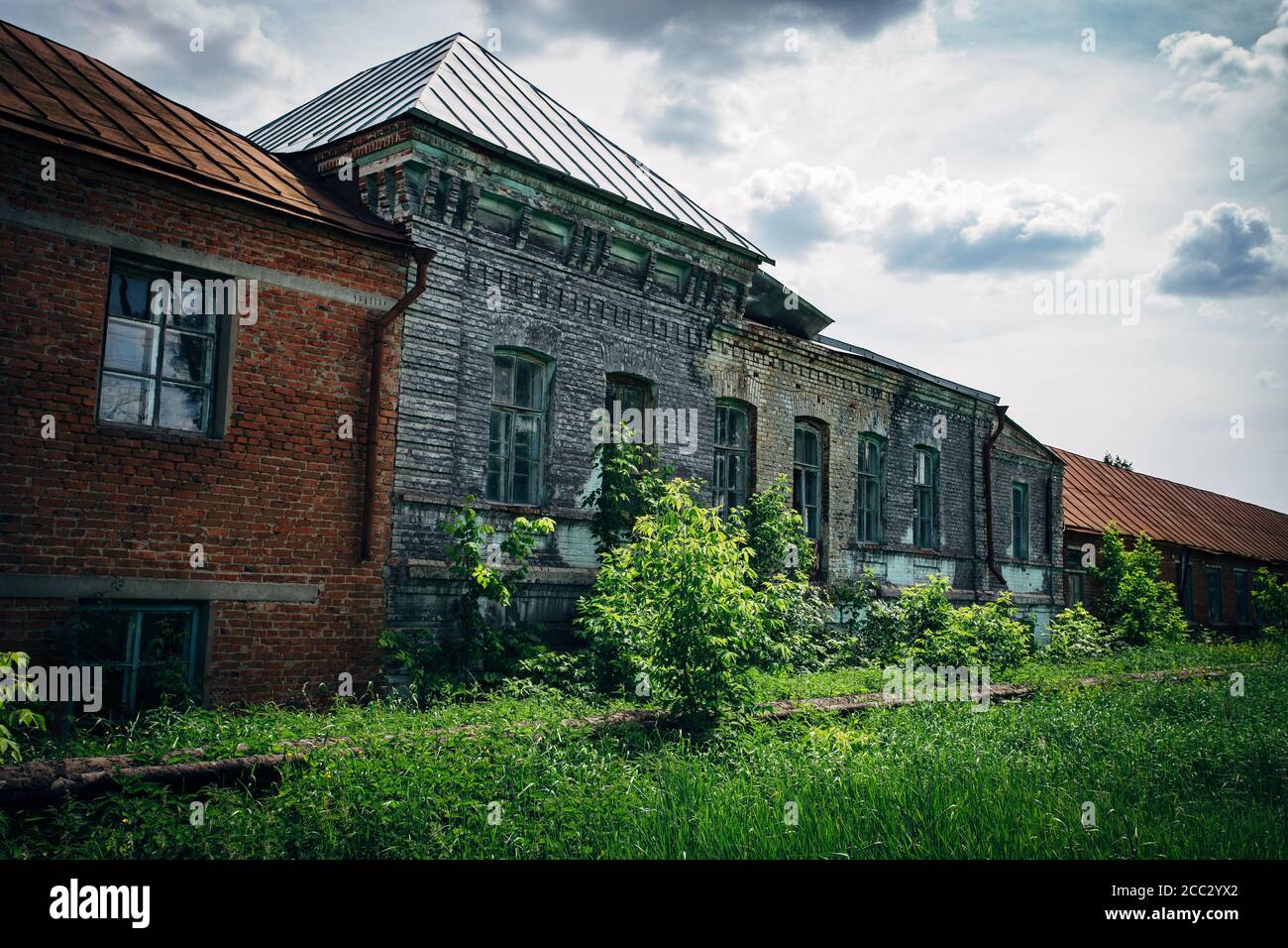 Alte verlassene Villa in Stajevo Dorf, Tambow Region Stockfoto