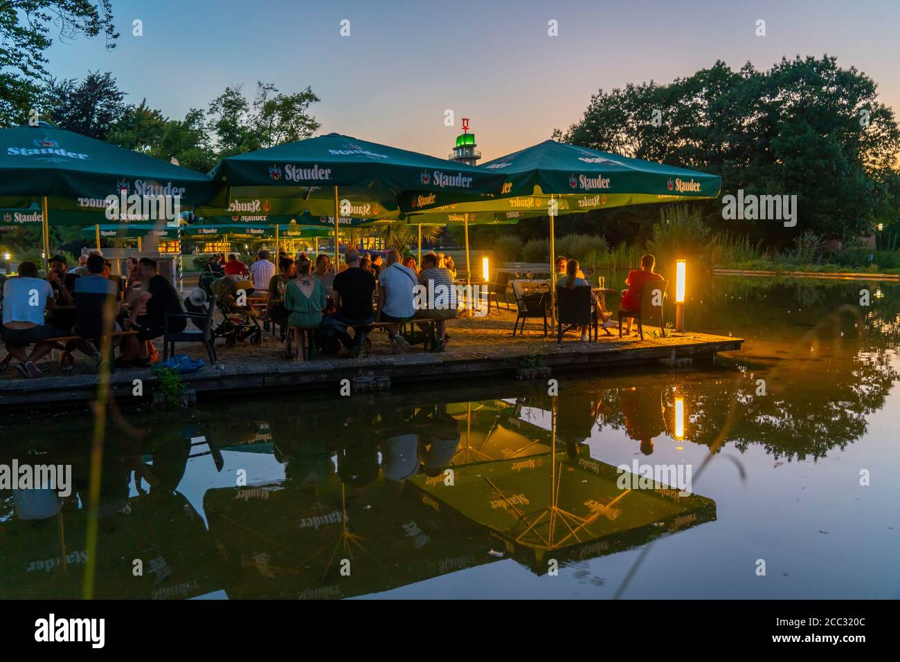 Grugapark, Biergarten Wassergarten, am Haupteingang, Grugaturm, Essen, Deutschland Stockfoto