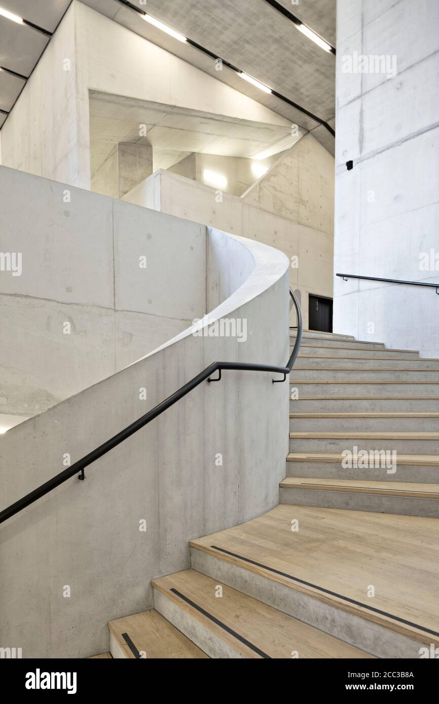 Tate modernes Interieur des Blavatnik-Gebäudes. Stockfoto