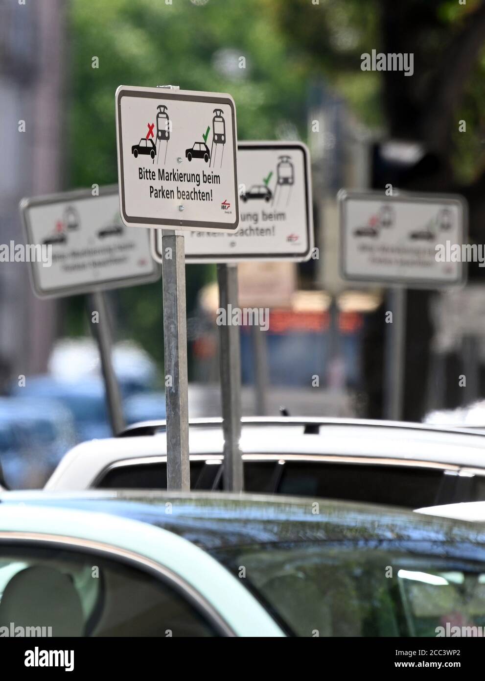 Bitte parken sie woanders Fotos und Bildmaterial in hoher Auflösung