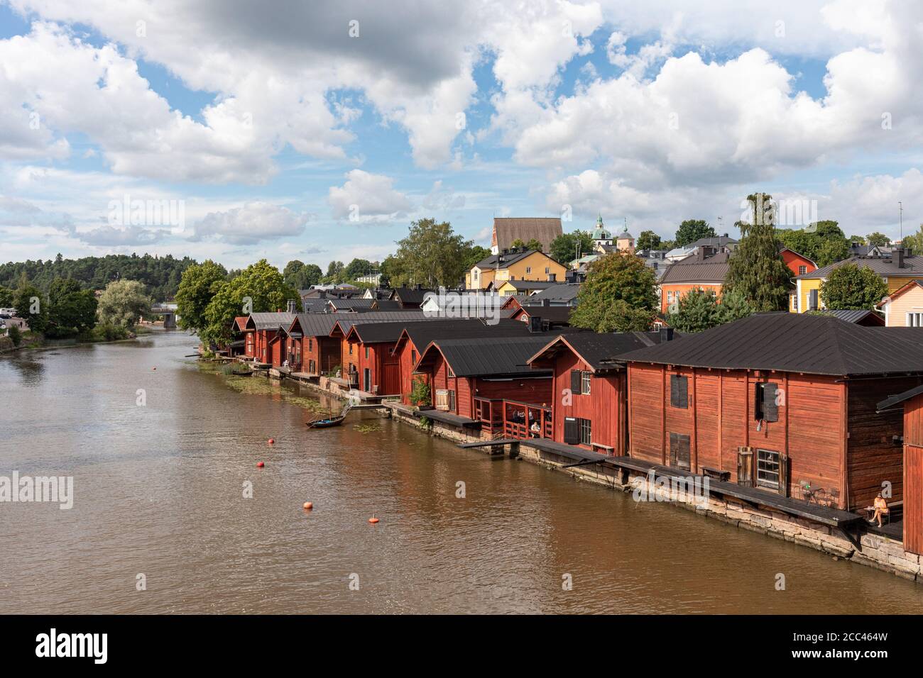 Alte Stadt Holzlager am Ufer des Flusses Porvoonjoki in Porvoo, Finnland Stockfoto