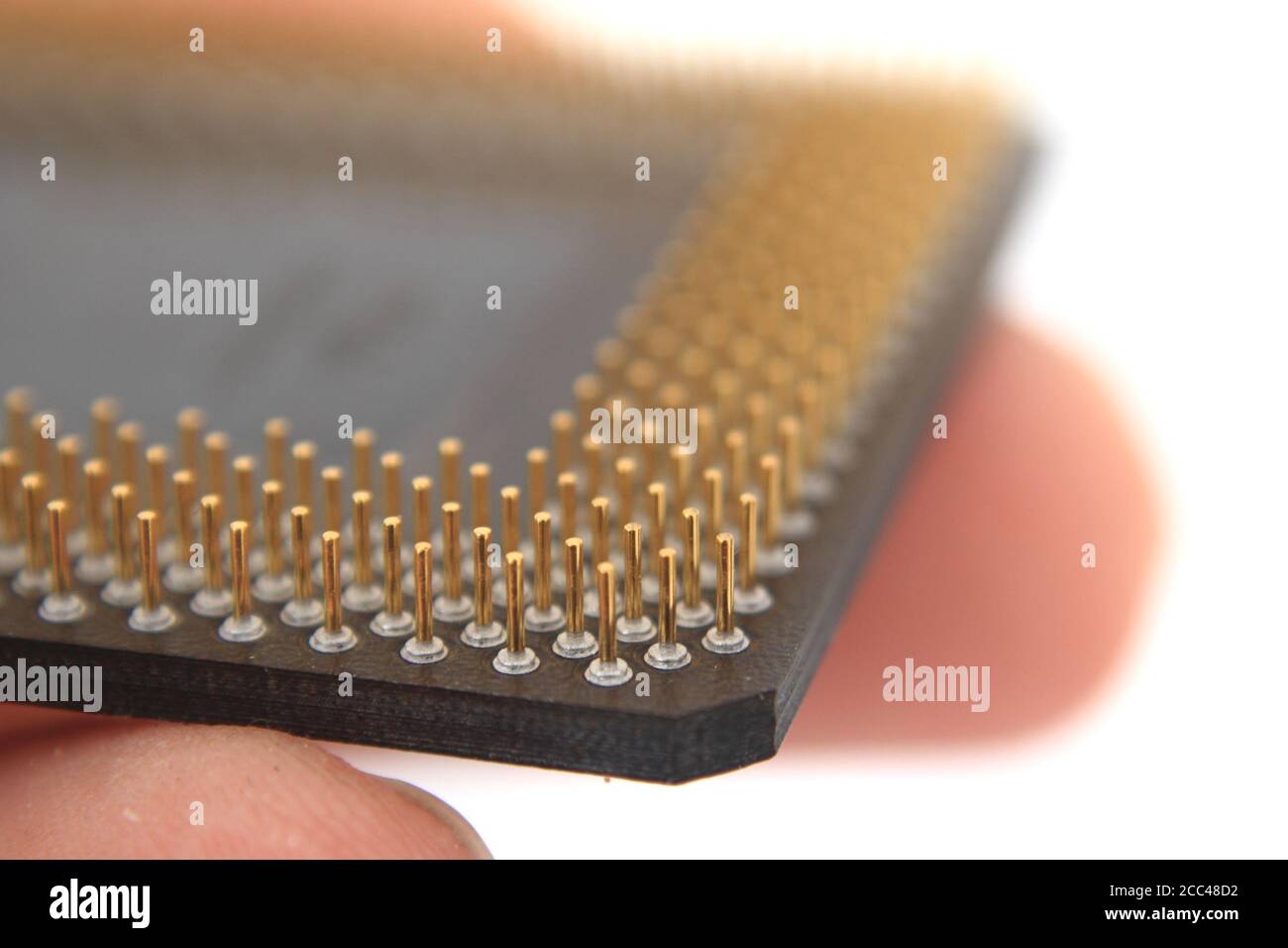 Prozessor von altem Computer auf weißem Hintergrund isoliert Stockfoto Prozessor von altem Computer auf weißem Hintergrund isoliert Stockfoto