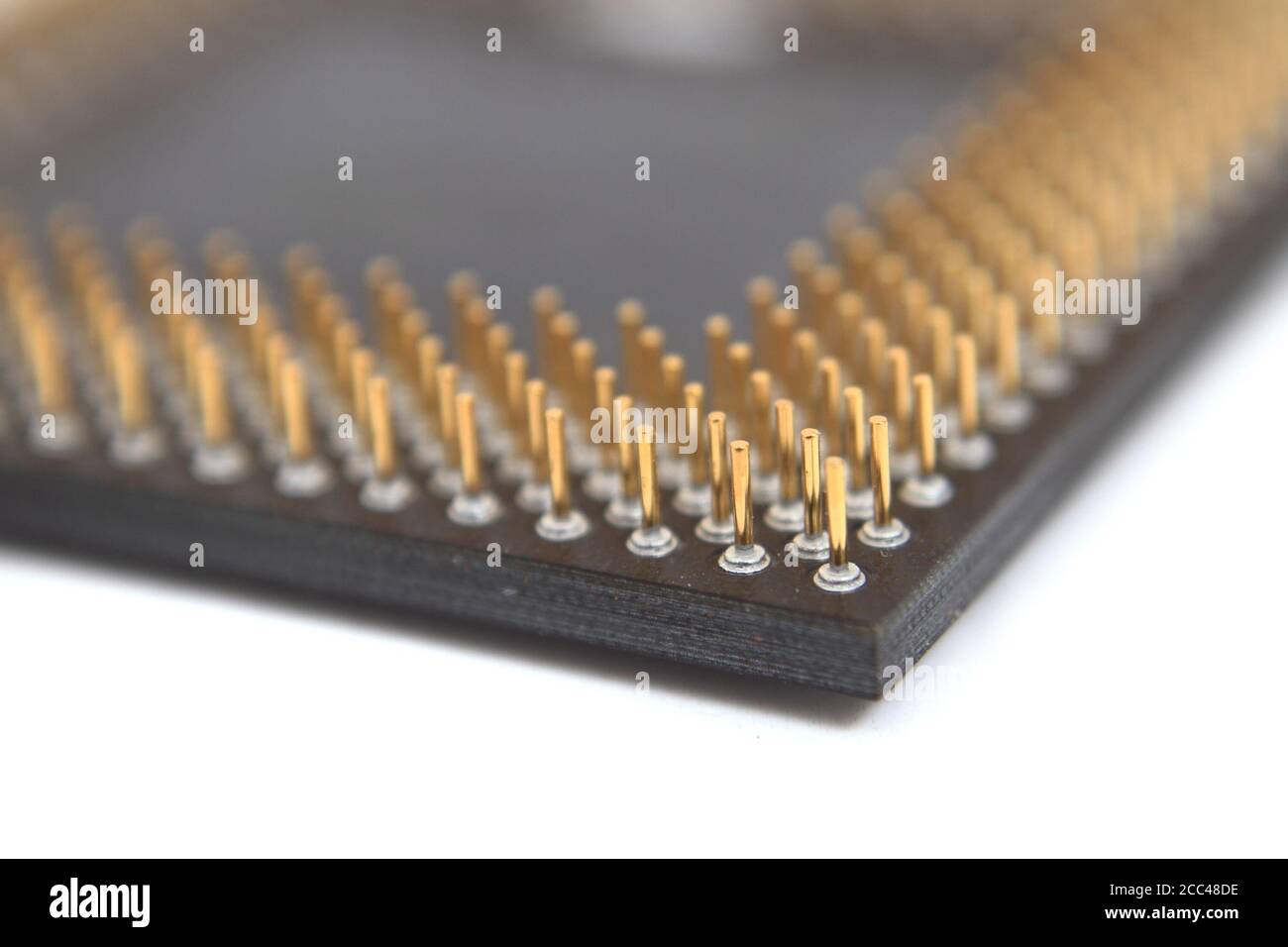 Prozessor von altem Computer auf weißem Hintergrund isoliert Stockfoto Prozessor von altem Computer auf weißem Hintergrund isoliert Stockfoto