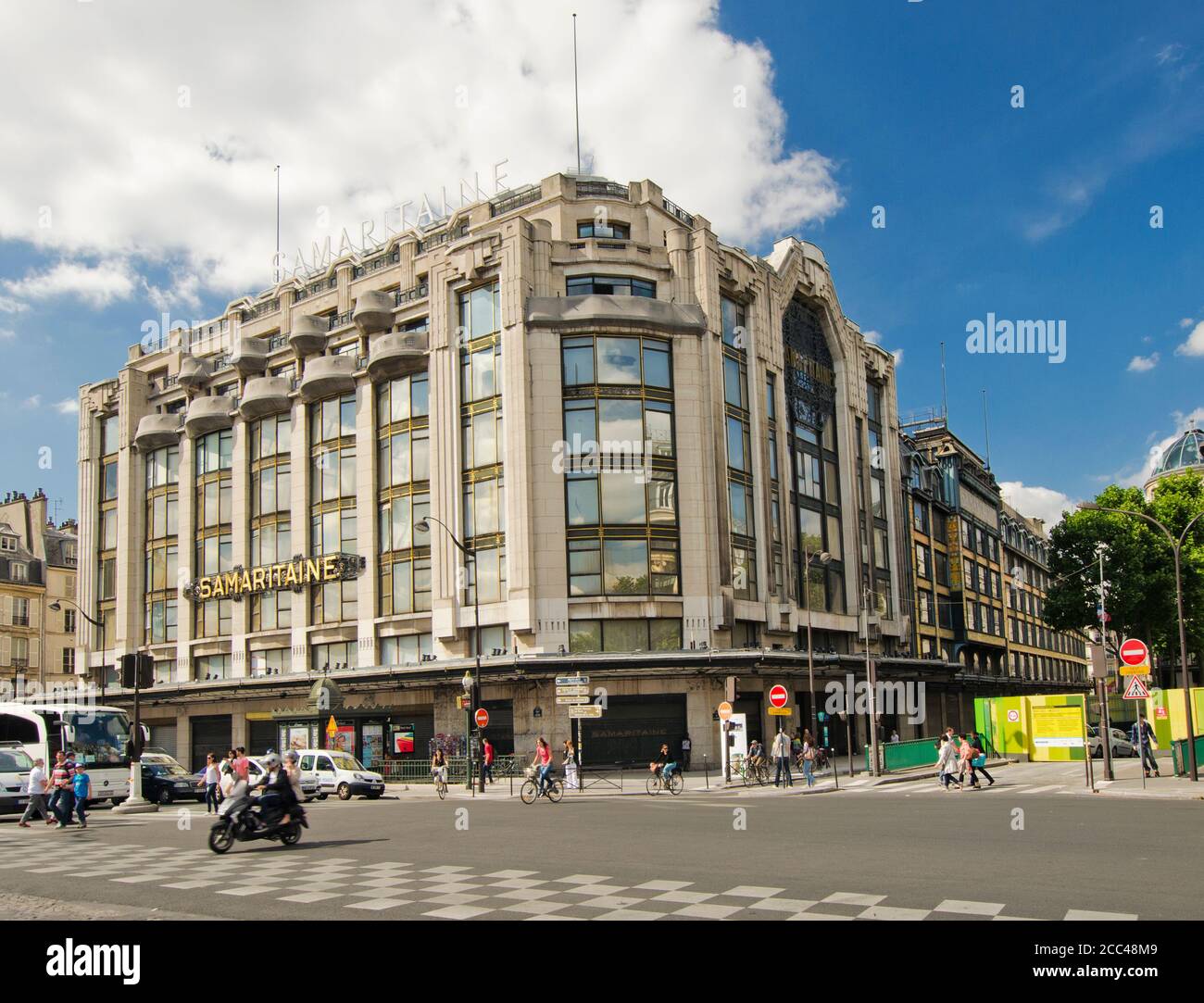 La Samaritaine von der Pont Neuf aus gesehen. Paris. Frankreich La Samaritaine ist ein großes Kaufhaus in Paris, Frankreich, im ersten Arrondissement Stockfoto