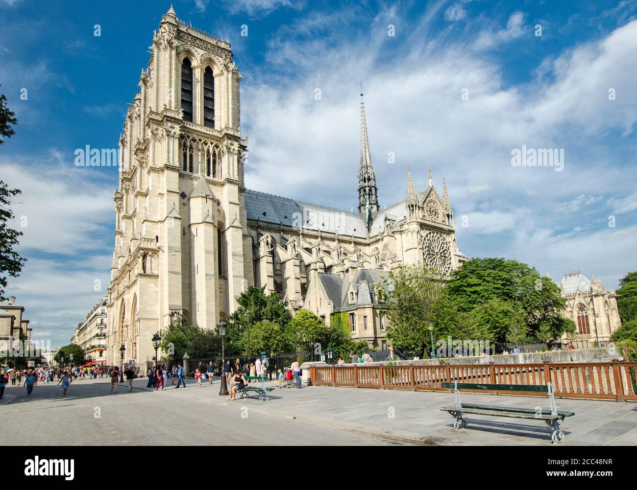 Notre-Dame de Paris ("Unsere Liebe Frau von Paris"), einfach als Notre-Dame bezeichnet, ist eine mittelalterliche katholische Kathedrale an der Île de la Cité im 4. Arrondi Stockfoto
