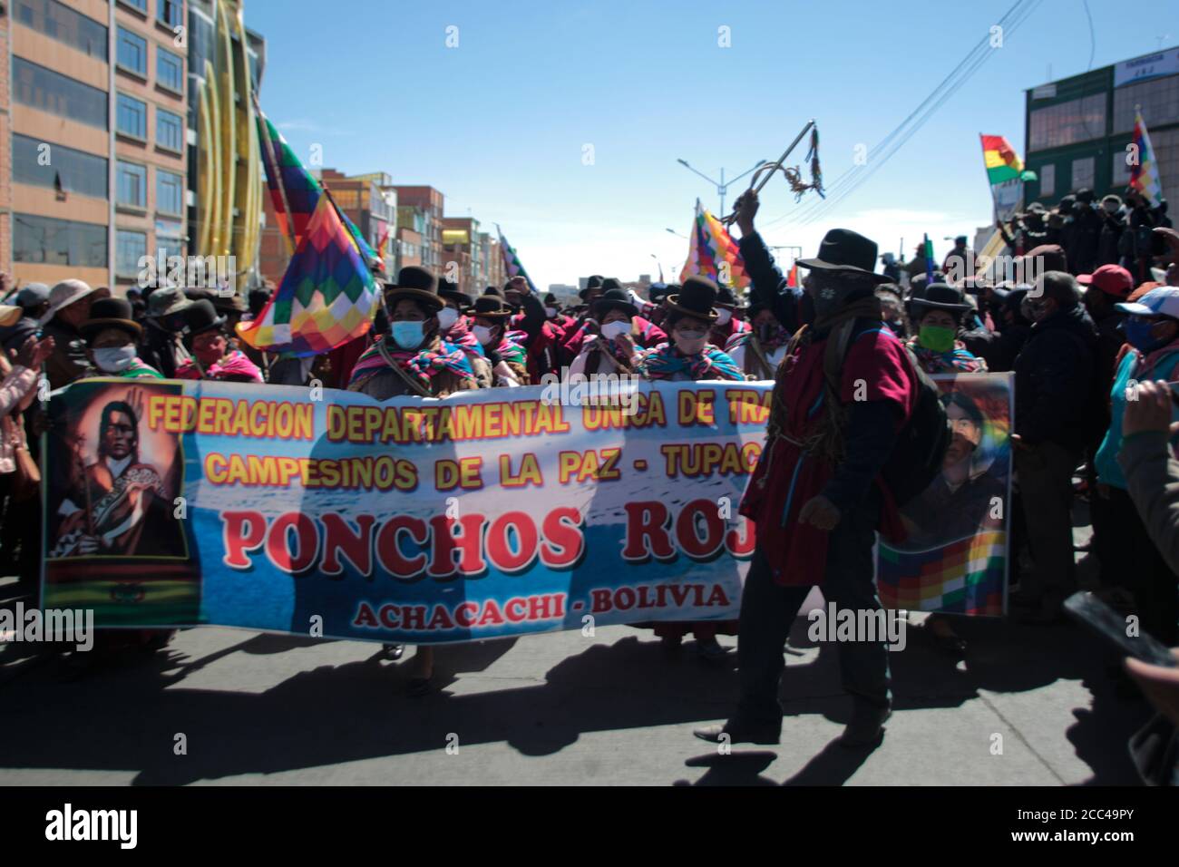 14. August 2020, Bolivien, La Paz: Demonstranten nehmen am zwölften Protesttag gegen die bolivianische Präsidentin Jeanine Añez Teil Foto: Gaston Brito/dpa Stockfoto