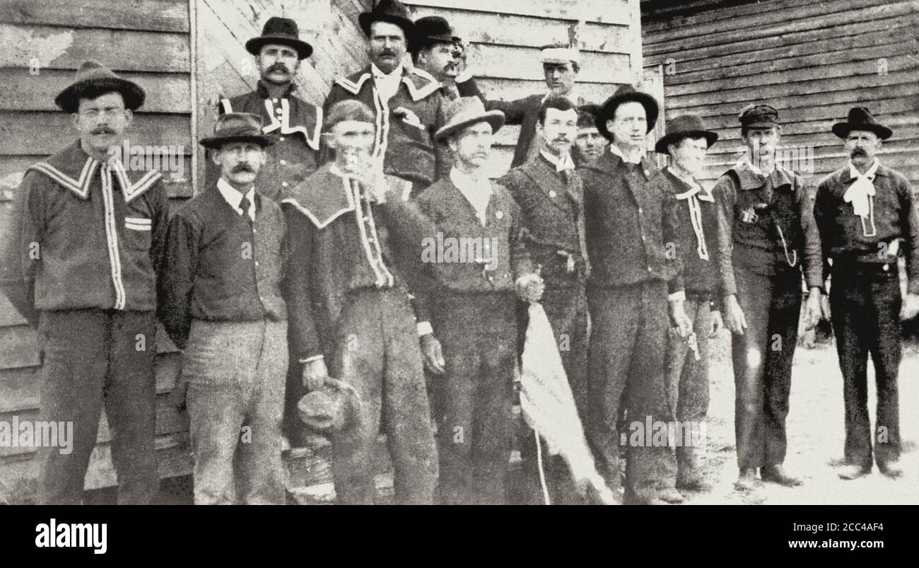 Gruppe von Red Shirts posieren bei den Umfragen. Wilmington Aufstand von 1898. North Carolina. USA. 1898 'Red Shirts', weiße Männer, die eine ad hoc militi bildeten Stockfoto