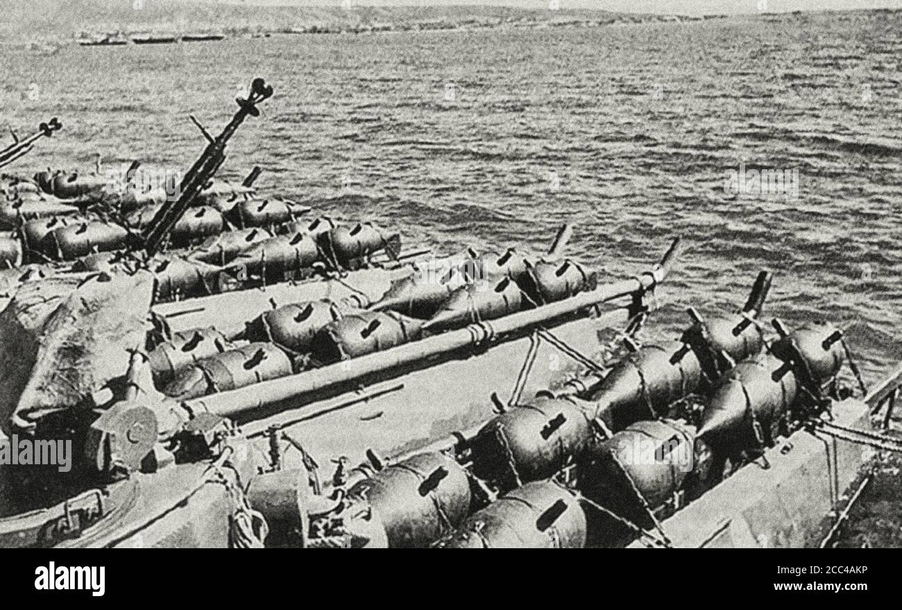 Sowjetische Torpedos vom Typ G-5 aus der Schwarzmeerflotte Sowjetrusslands, beladen mit R1-Meeresminen. Schwarzes Meer, UdSSR. 1943 Stockfoto
