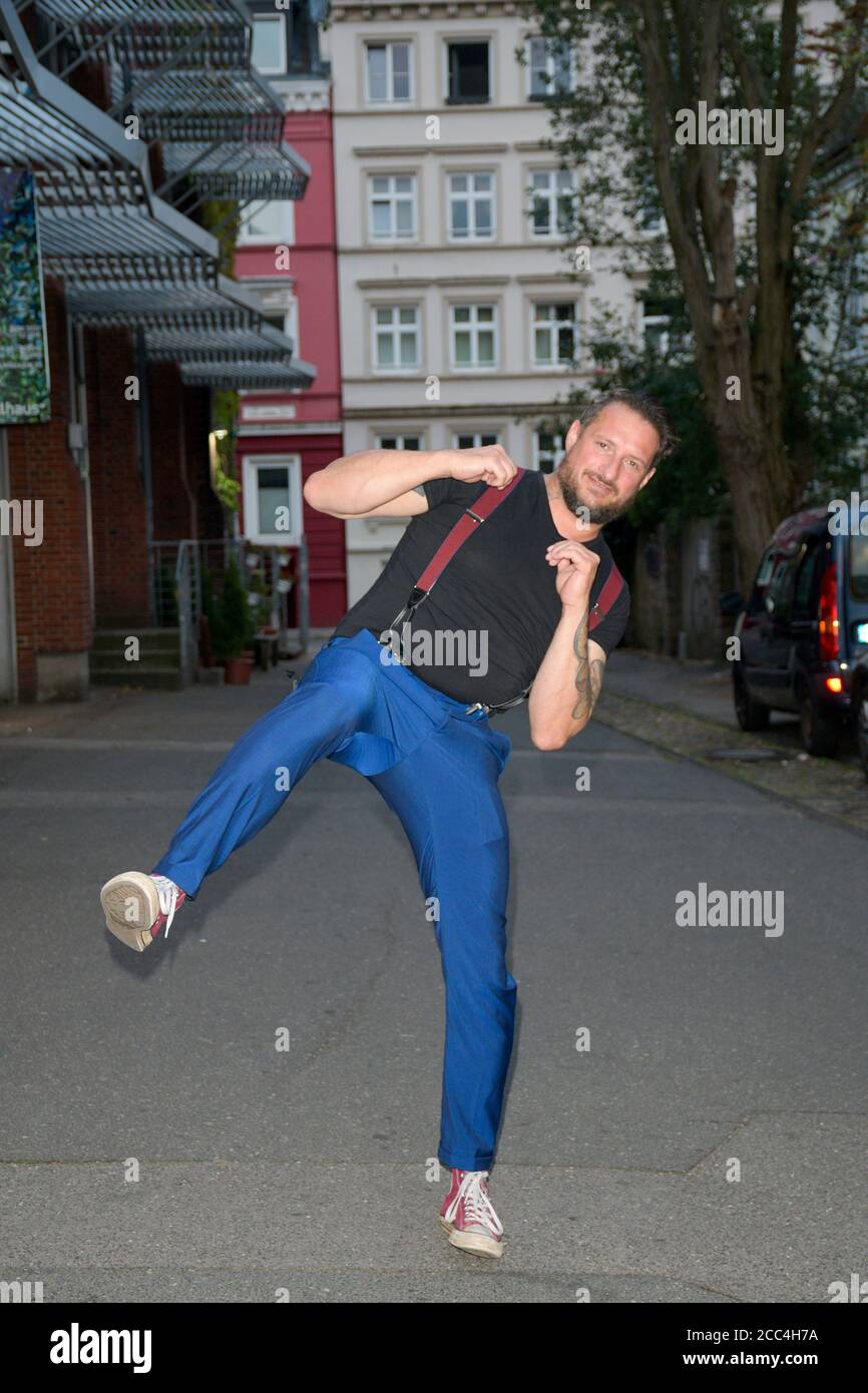 Hundepfleger Gerd Schuster, Die Rüden, Zeise Kino, Hamburg, Altona, 17.08.2020 Stockfoto