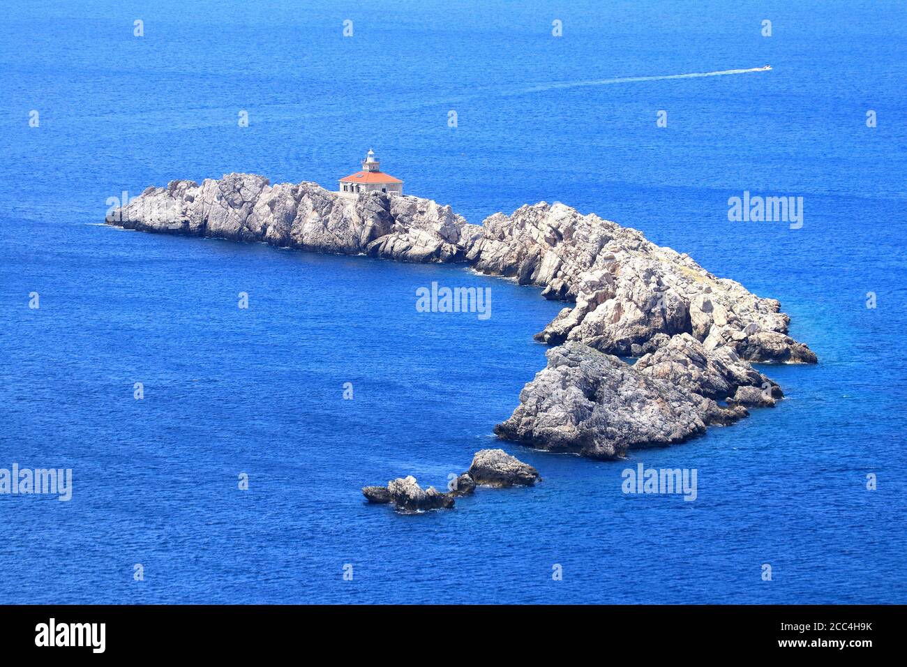 Grebeni Inseln mit Leuchtturm in der Nähe von Dubrovnik, berühmtes Reiseziel in Kroatien Stockfoto