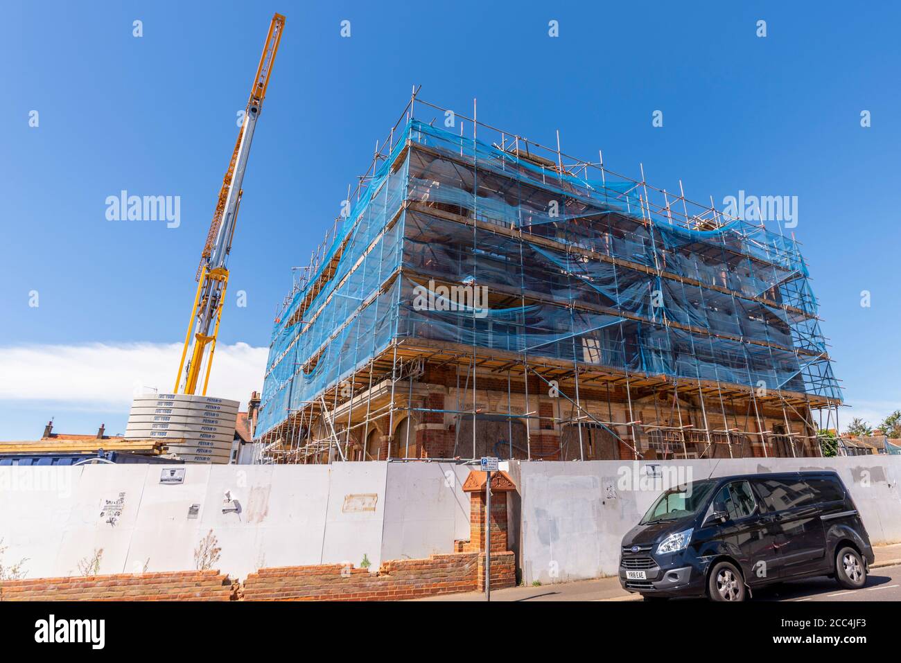 Das Grand Hotel in Leigh on Sea, Essex, Großbritannien, wird zu Wohnungen ausgebaut. Sanierung des historischen Veranstaltungsgebäudes. Leigh Cliff Naturschutzgebiet Stockfoto