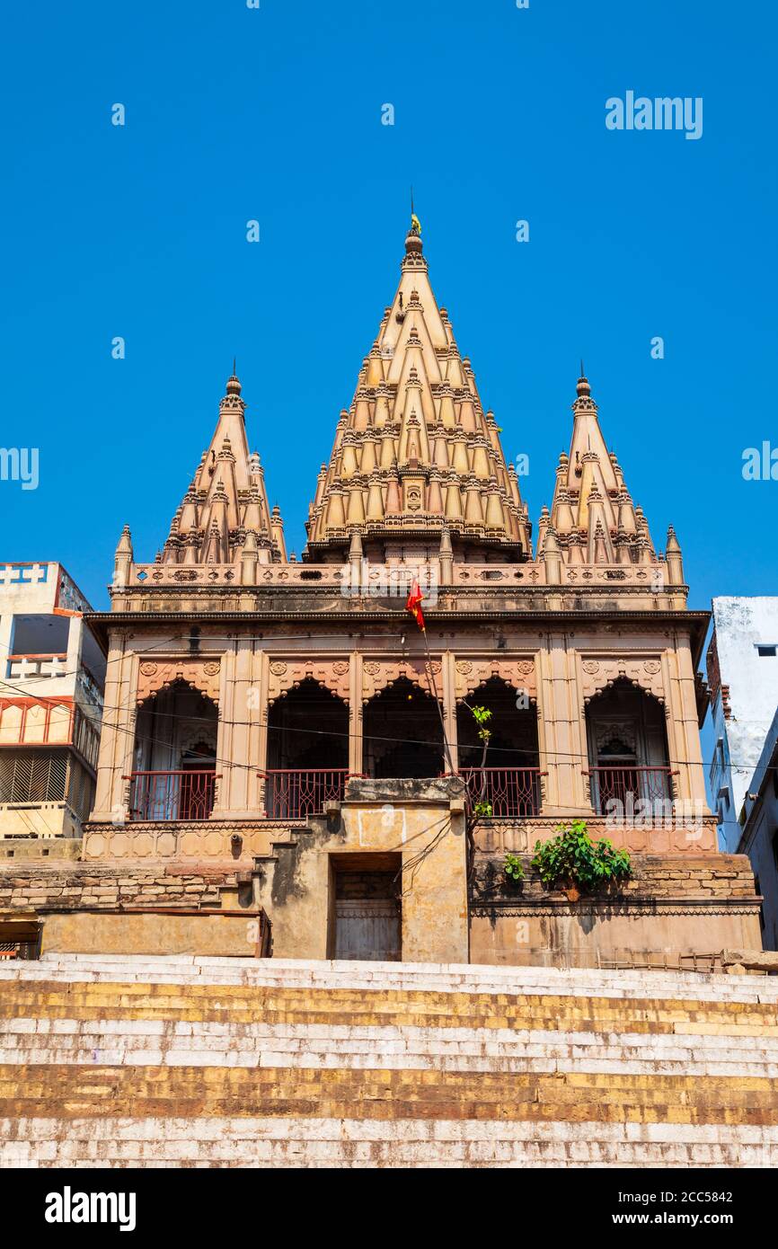 Shiva Tempel am Ganges in Varanasi Stadt befindet, Uttar Pradesh, Nordindien Stockfoto