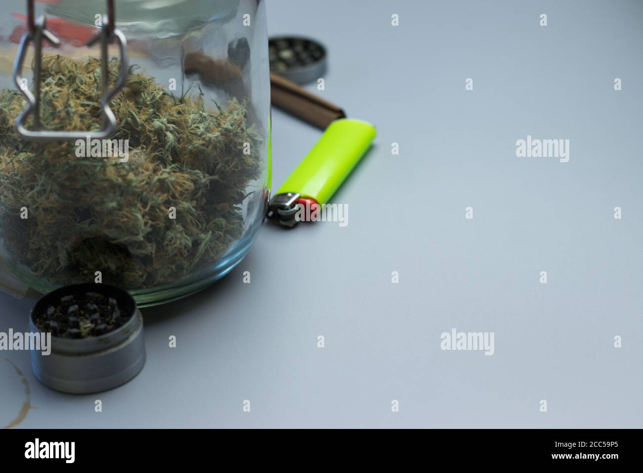 Legaler Cannabis Shop Business Web Design Vorlage. Kopieren Raum Hintergrund mit Marihuana Stockfoto