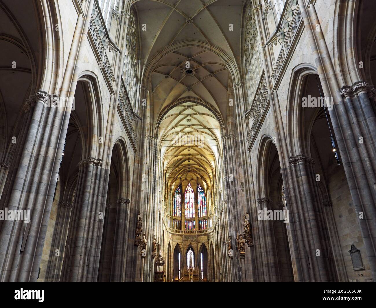 Innenraum der St. Veits Kathedrale in der Prager Burg, Prag, Tschechische Republik Stockfoto