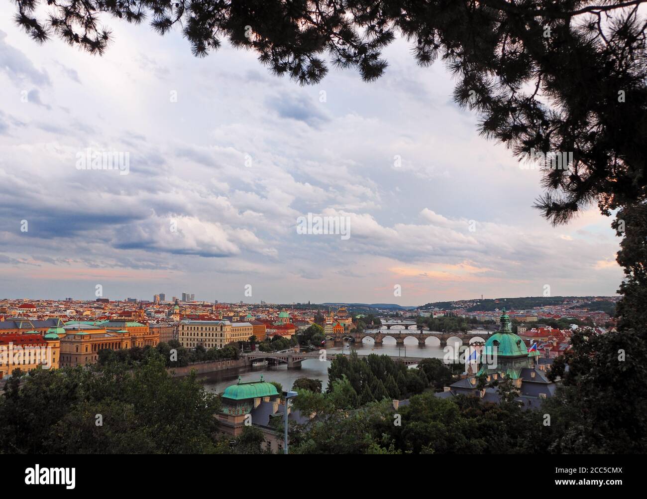 Blick auf Prag und Moldau vom Hanavsky Pavilon, Prag, Tschechische Republik Stockfoto