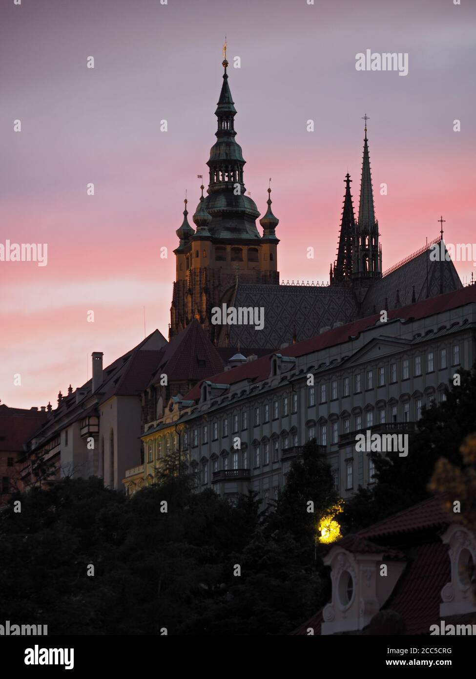 Romantische Atmosphäre des Sonnenuntergangs in der Altstadt, Prag, Tschechische Republik Stockfoto