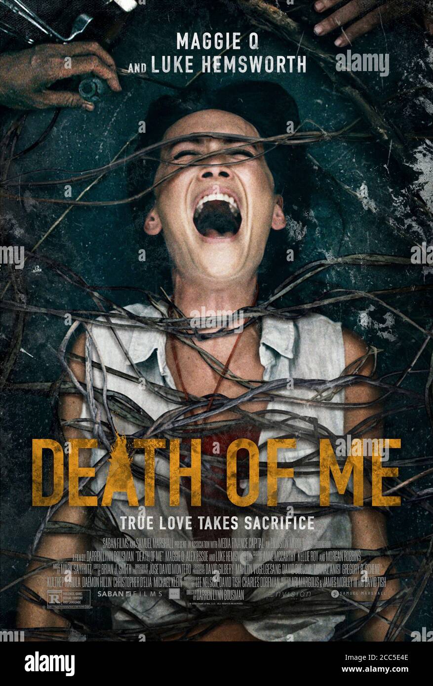 Death of Me (2020) Regie: Darren Lynn Bousman mit Maggie Q, Luke Hemsworth, Alex Essoe und Kat Ingcarat. Nach einer wilden Nacht auf einer thailändischen Insel entdeckt ein betäubtes Paar ein Video, das die schockierenden Ereignisse der Vornacht mit weitreichenden Folgen zeigt. Stockfoto