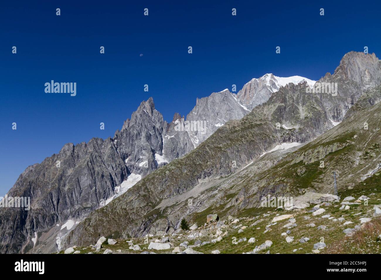 Der Blick auf die Alpen an einem Sommertag genommen Vom Mont Blanc Stockfoto