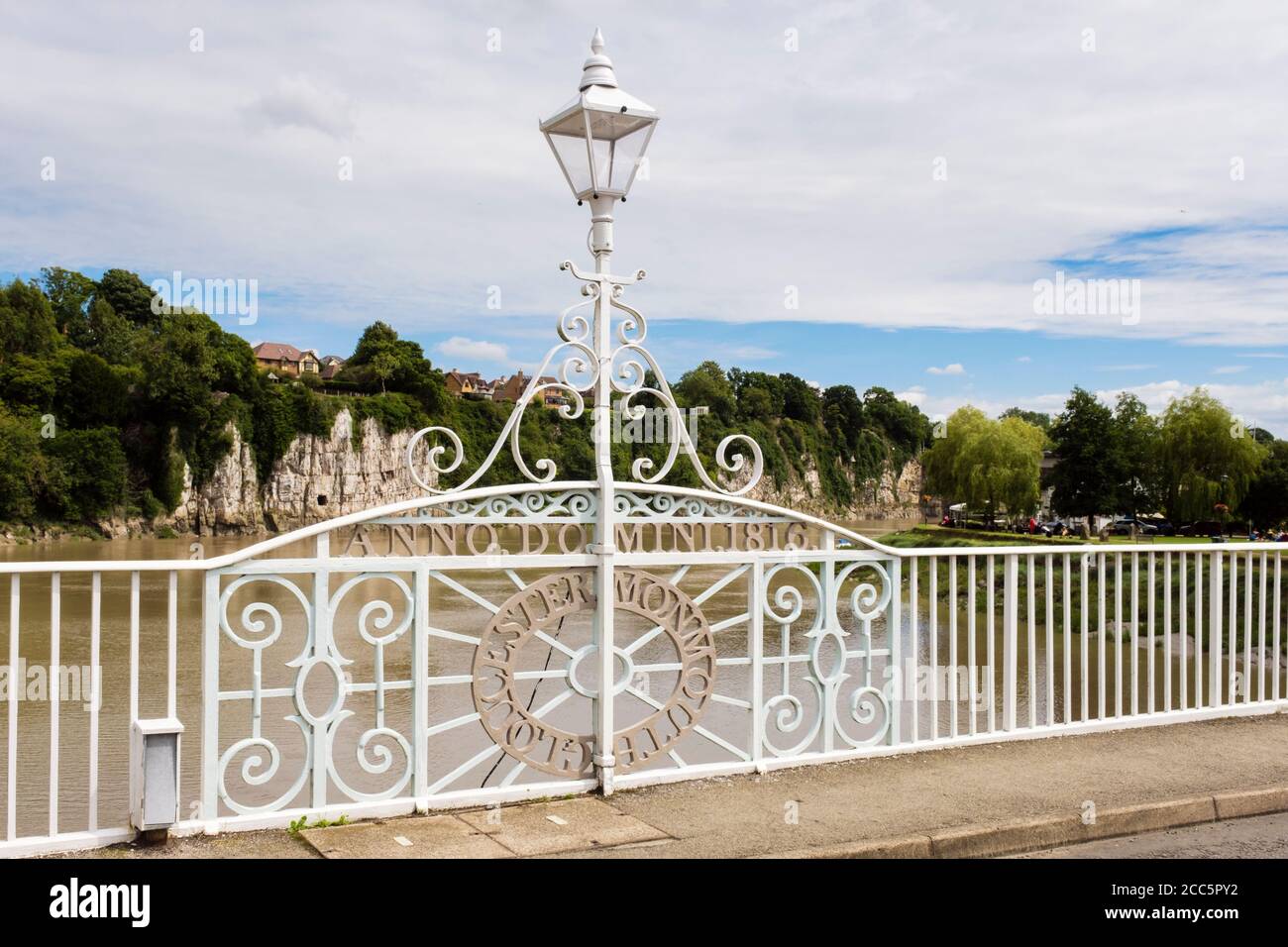 County Grenznamen auf Old Wye Bridge über den Fluss Wye an der englisch-walisischen Grenze zwischen Chepstow und Tutshill Gloucestershire England GB Stockfoto