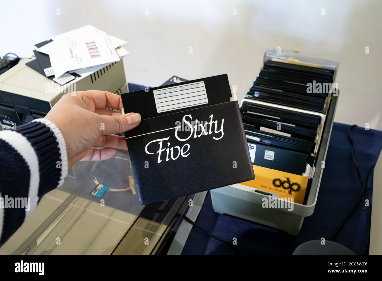 ROM, ITALIEN - 27. APRIL 2019: 5.25 Diskette von Office Data Products produziert, ausgestellt auf dem Vintage Computer Festival Italien. Stockfoto