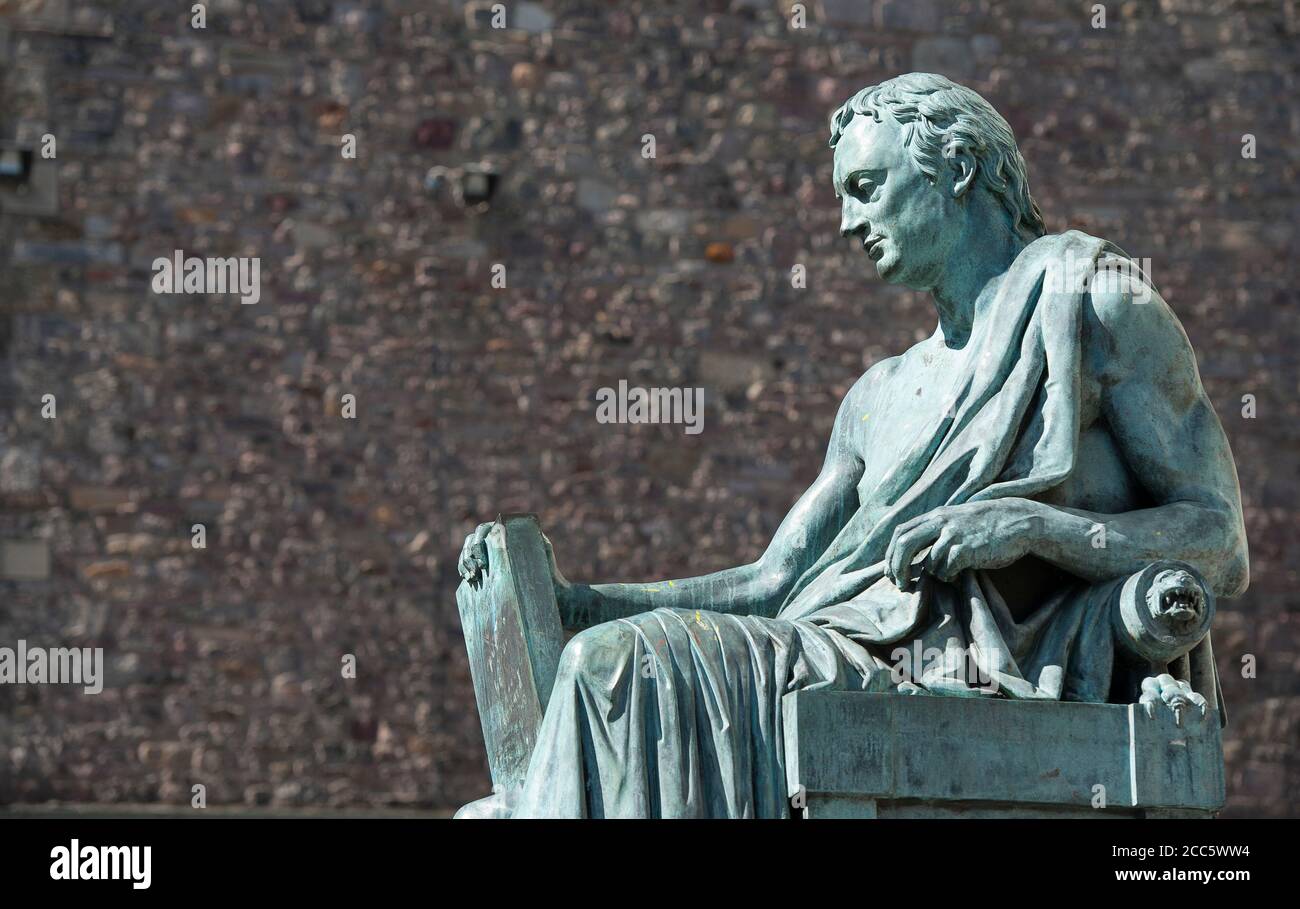 Statue von David Hume auf der Royal Mile in der Stadt Edinburgh, Schottland. Stockfoto