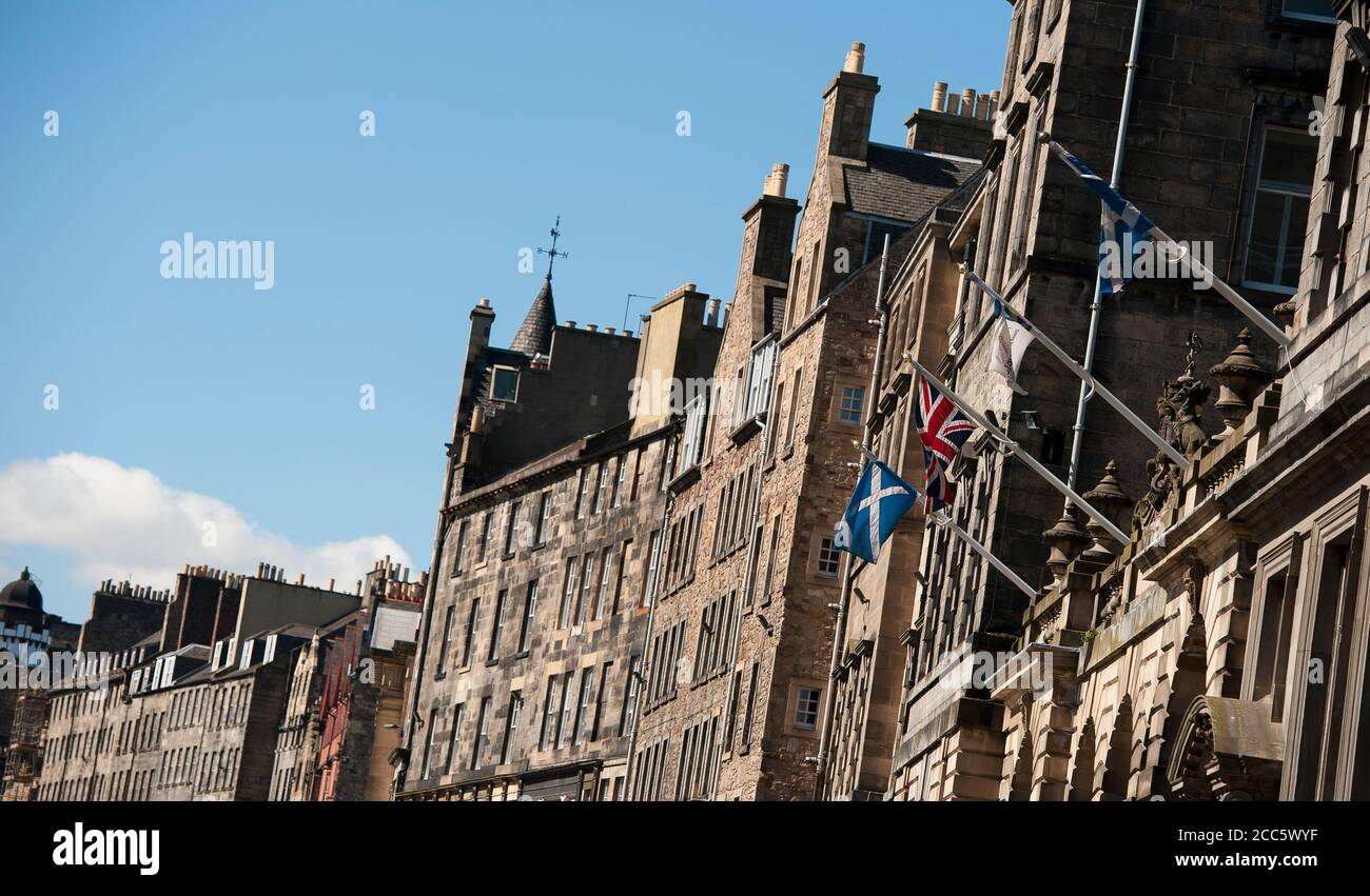 Gebäude auf dem Lawnmarket in der Stadt Edinburgh, Schottland. Stockfoto