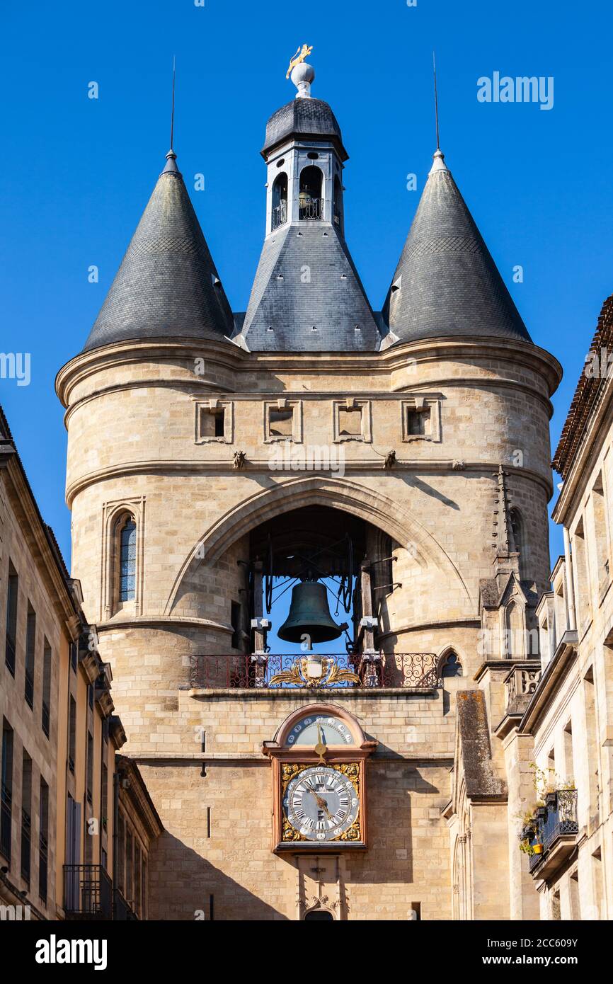 La grosse cloche oder große Glockenturm ist einem antiken Turm in der Mitte der Stadt Bordeaux in Frankreich Stockfoto