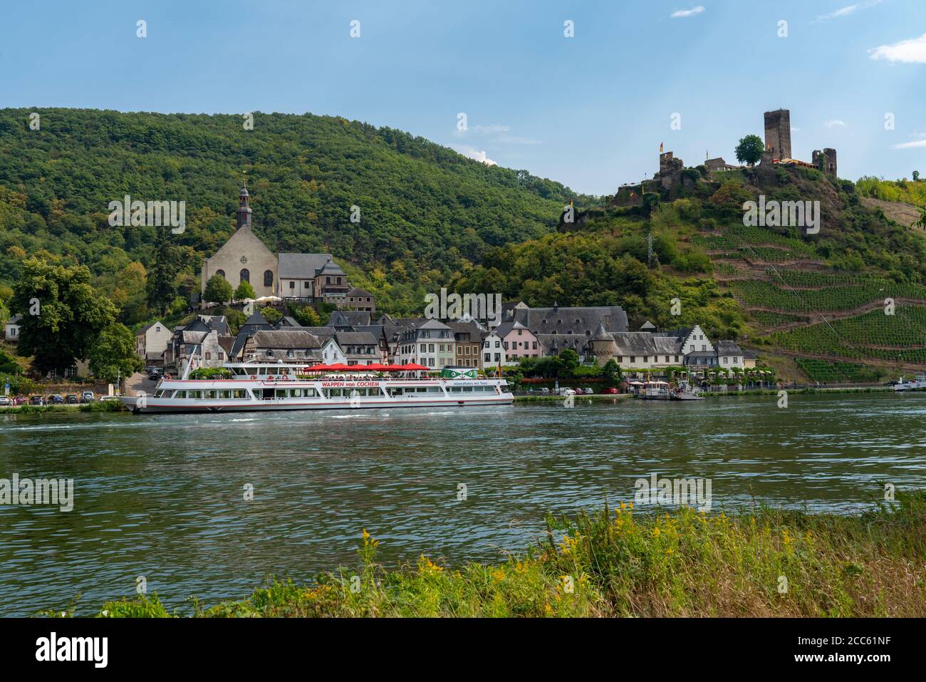 Moseltal, das Weindorf Beilstein, Burg Metternich, Ausflugsboot, Deutschland Stockfoto