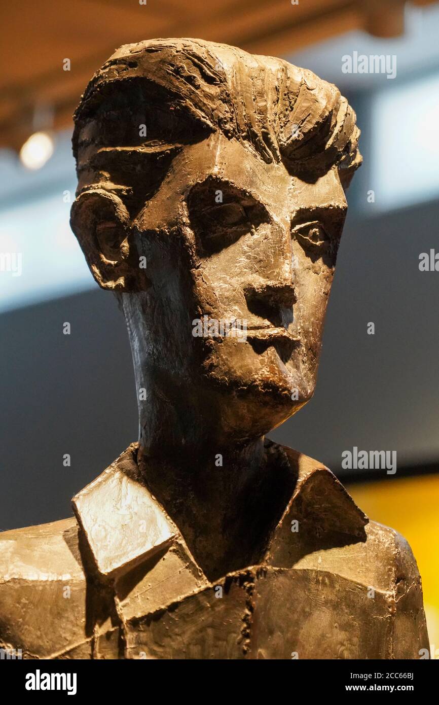 Männliche Büste im Goulandris Museum of Contemporary Art ist ein Museum für moderne Kunst in der Eratosthenous Street, Pangrati, Athen, Griechenland, eröffnet im Oktober 201 Stockfoto