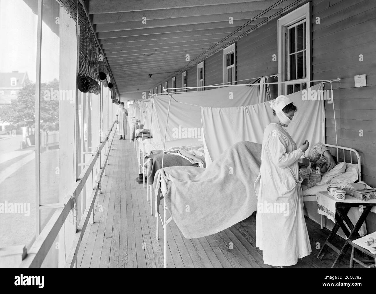 Grippestation im Walter Reed Hospital in Washington DC während der Spanischen Grippe-Pandemie von 1918. Foto von Harris und Ewing, November 1918. Stockfoto
