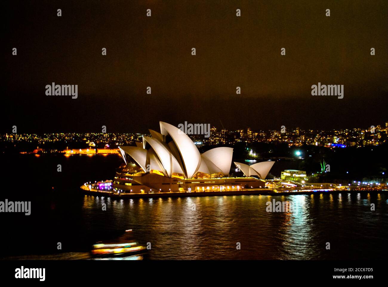 Das Sydney Opera House bei Nacht Stockfoto