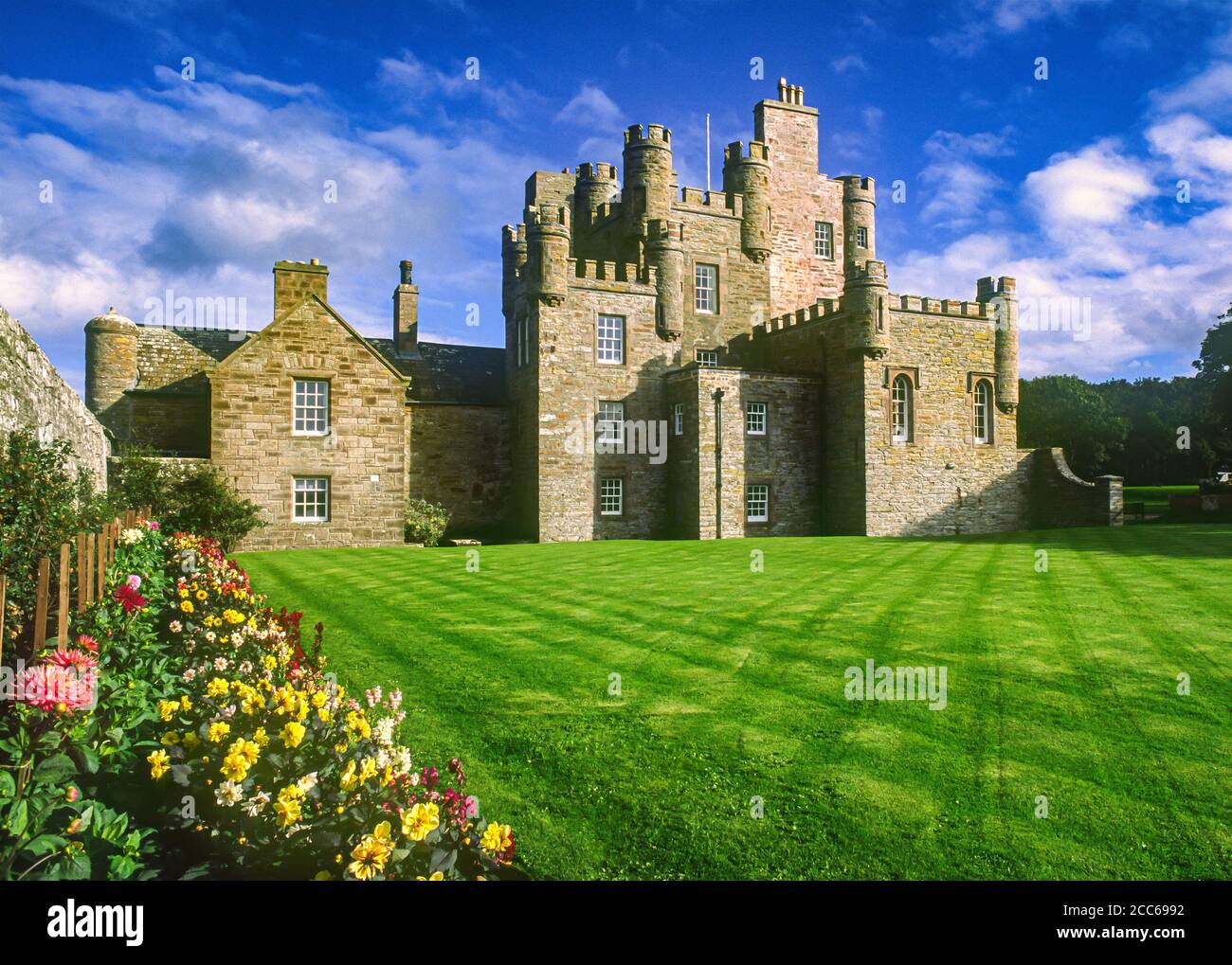 Gartenblick auf Castle of Mey in Caithness Nord Schottland VEREINIGTES KÖNIGREICH Stockfoto