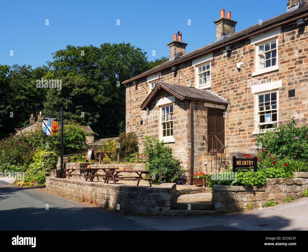 Die Radcliffe Arms Country Pub im Dorf Follifoot In der Nähe von Harrogate North Yorkshire England Stockfoto