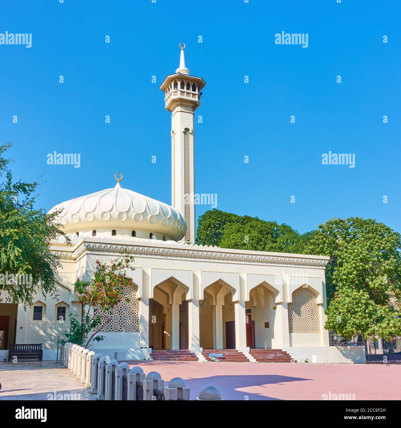 Weiße Moschee im Al Fahidi Viertel in Old Dubai, Vereinigte Arabische Emirate (VAE) Stockfoto