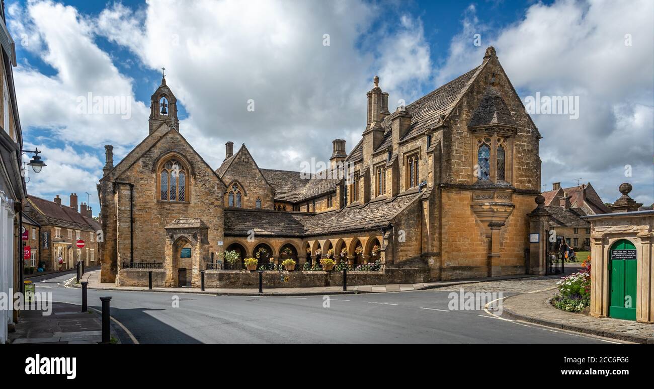 15. Jahrhundert St. Johns Almshouse in Sherborne, Dorset, Großbritannien am 18. August 2020 Stockfoto