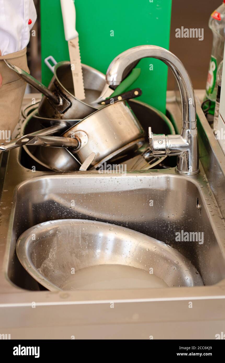 Spülküche ungewaschene Gerichte Restaurant Stockfoto
