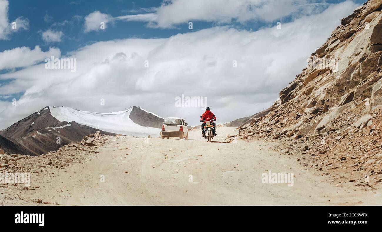 Bergpass-Straße im indischen Himalaya, Nordindien, Ladakh Stockfoto