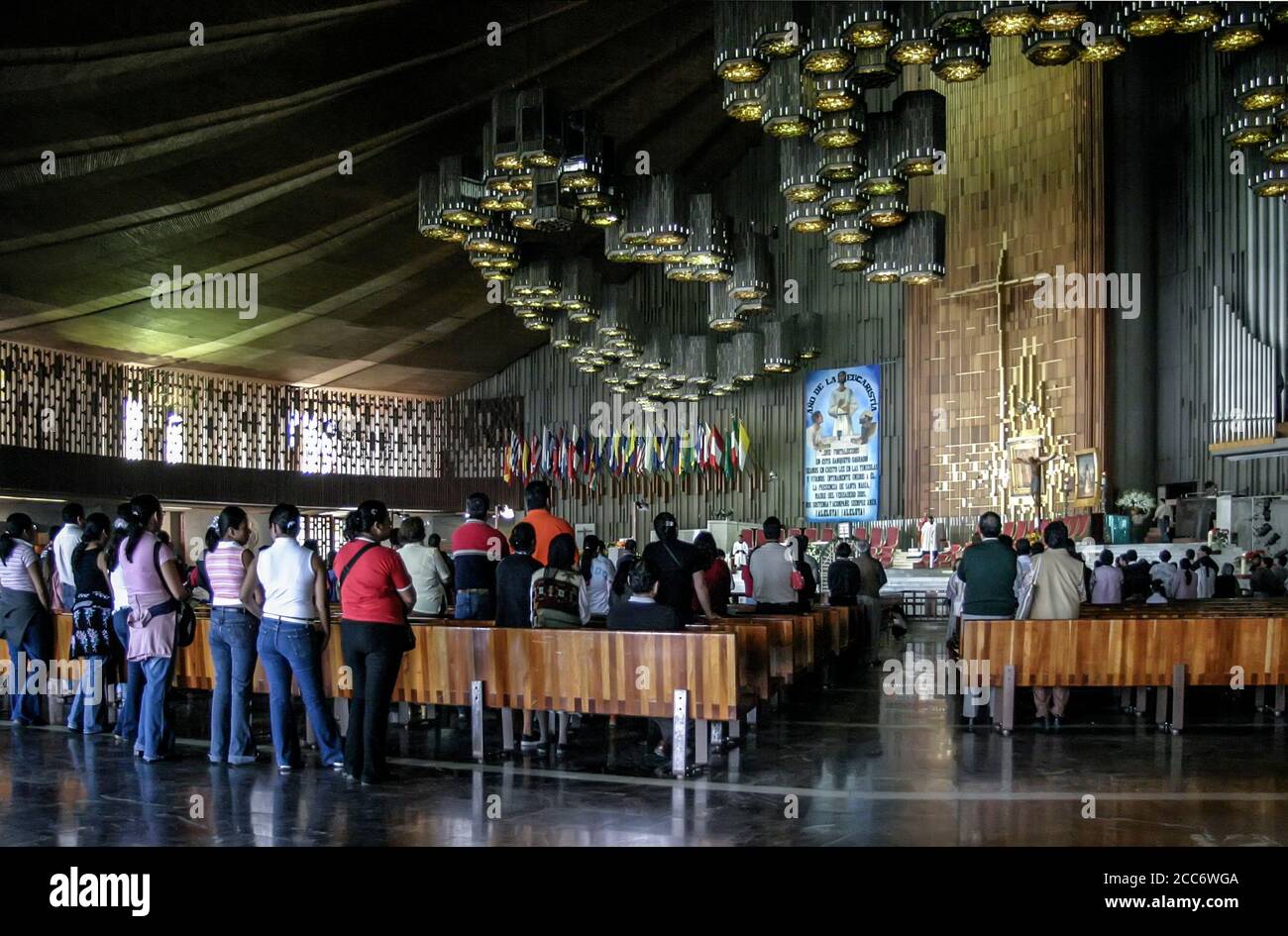 Messe in der neuen Basilica de Santa Maria de Guadalupe, Mexiko-Stadt Stockfoto