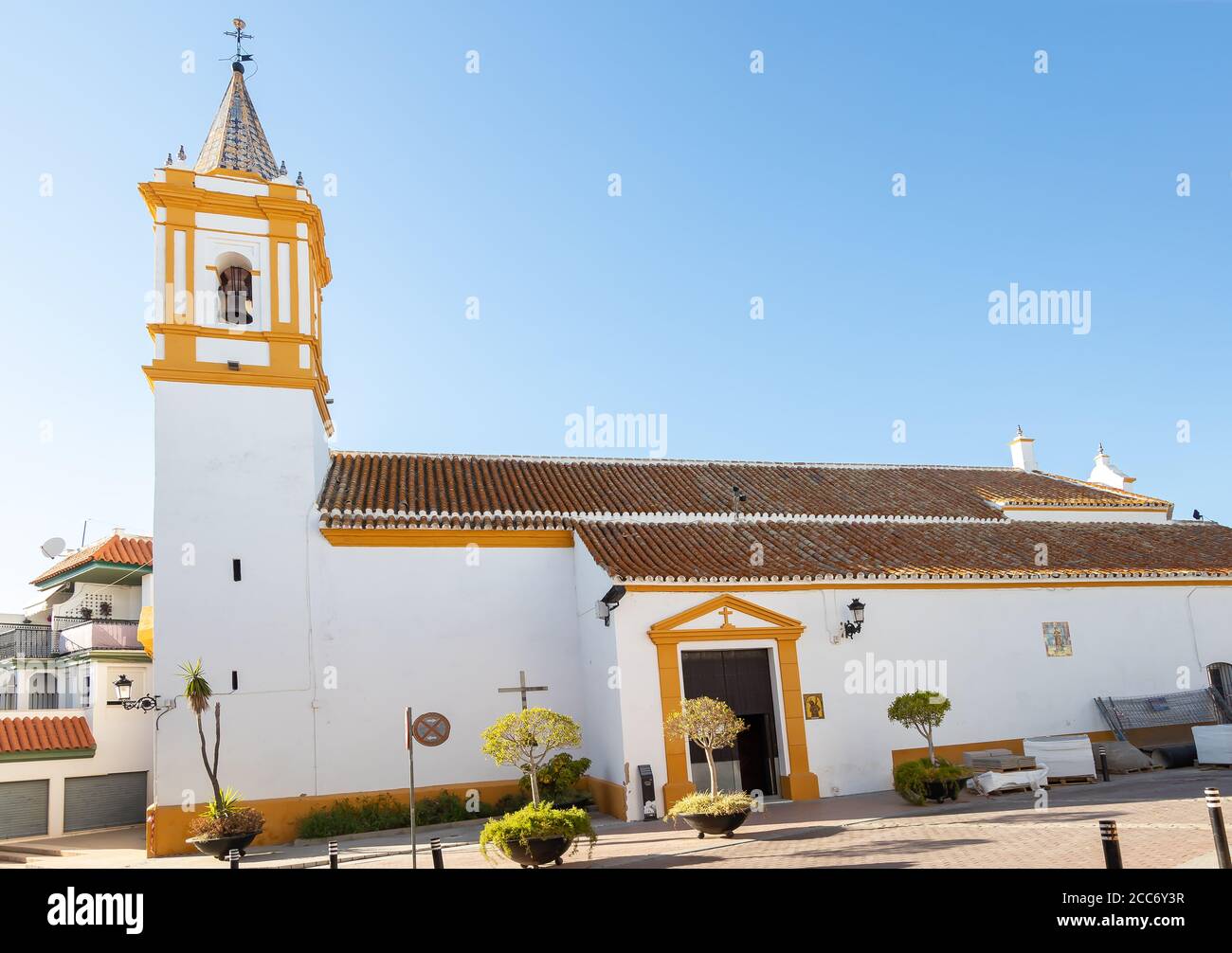 Kirche San Vicente Martir in der Stadt Lucena del Puerto, Huelva, Andalusien, Spanien. Stockfoto