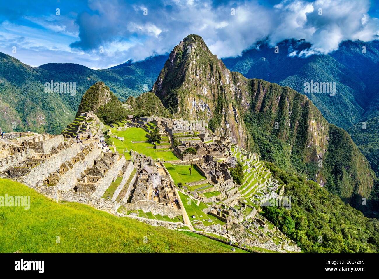 Ruinen der antiken Stadt Machu Picchu mit Huayna Picchu im Hintergrund, Sacred Valley, Peru Stockfoto