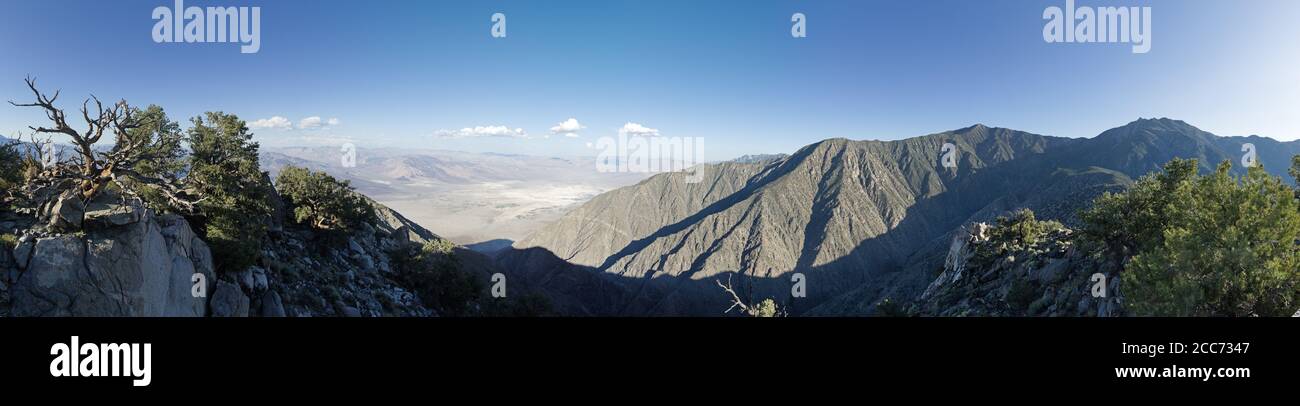 Panorama von den Inyo Mountains mit Blick auf Saline Valley Und Pat Keyes Canyon Stockfoto