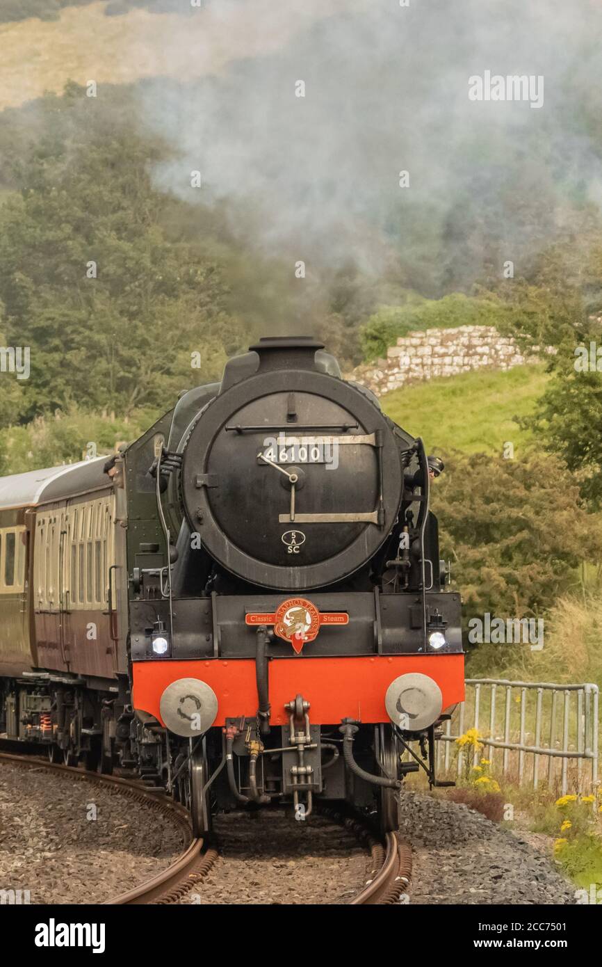 UK Cumbria, die Royal Scot Pässe in der Nähe von Furness Abbey, Barrow-in-Furness, Cumbria, Dampflok, Royal Scot, Royal Scot 46100, Dampfzug, furness uk Stockfoto