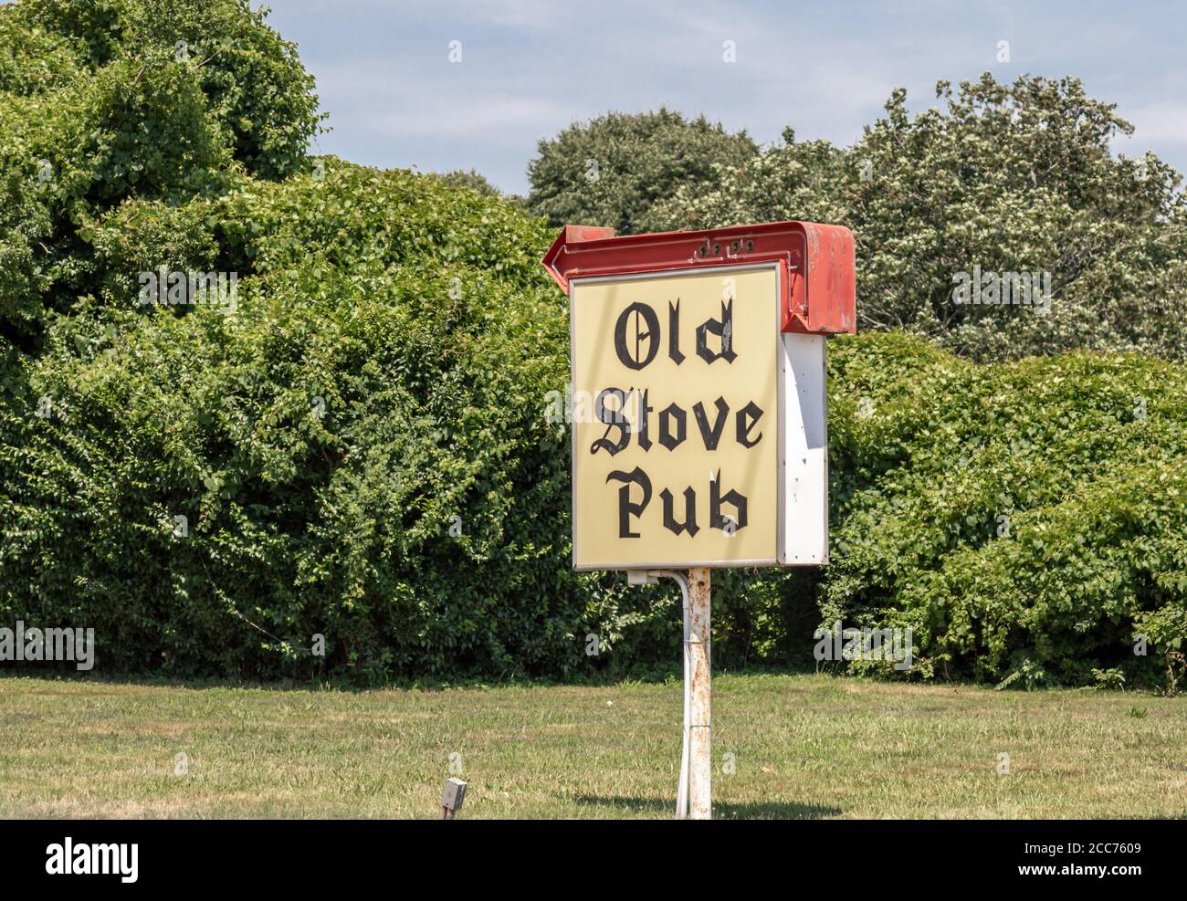 Schild für den Old Ove Pub in Sagaponack, NY Stockfoto