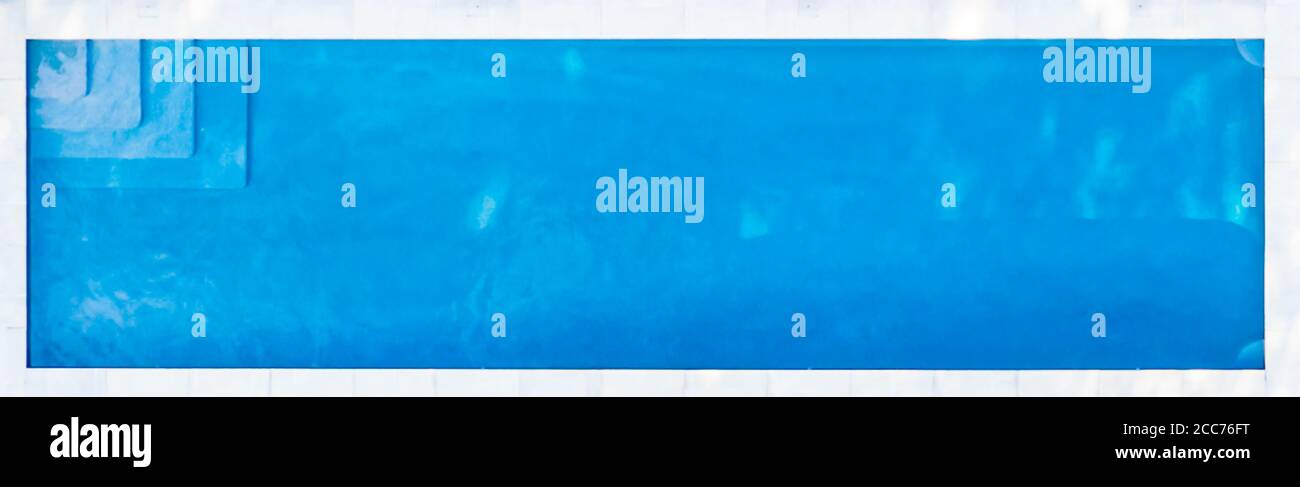 Luftaufnahme eines rechteckigen Pools in Montauk, NY Stockfoto