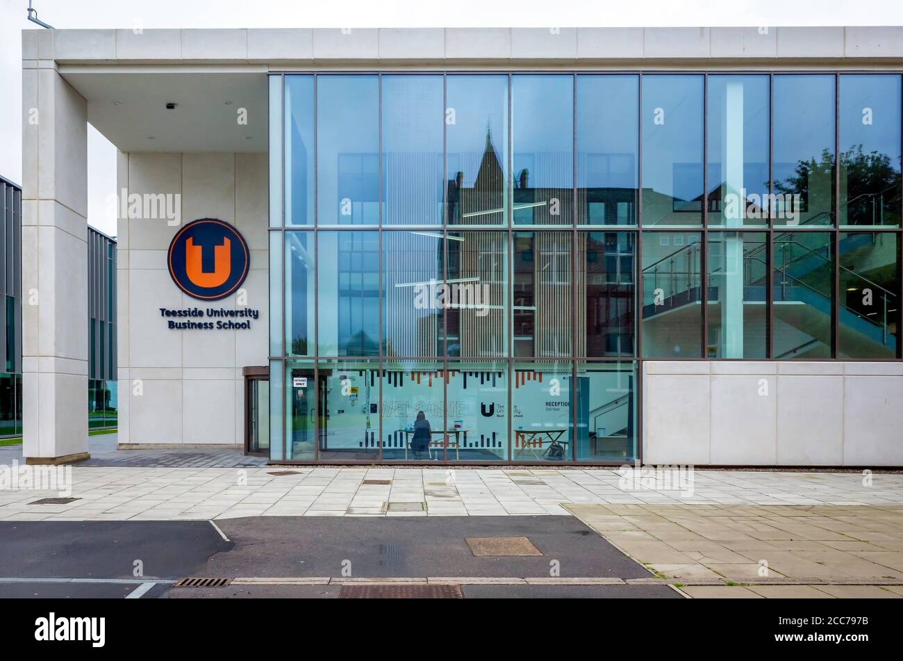 Teesside University Middlesbrough Business School Nordeingang im Spätsommer Vor der Ankunft der Schüler Stockfoto