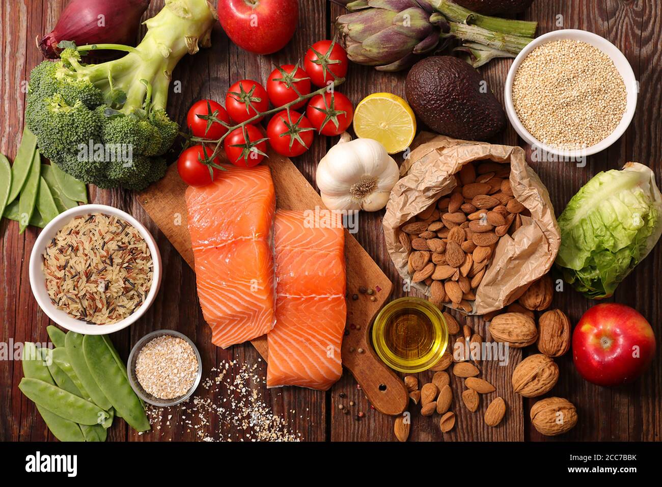 Auswahl an gesunden Lebensmitteln, Tomaten, Fisch Stockfoto